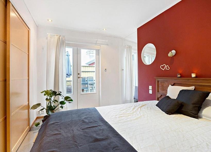Villa Modern Townhouse In With Swimming Pool